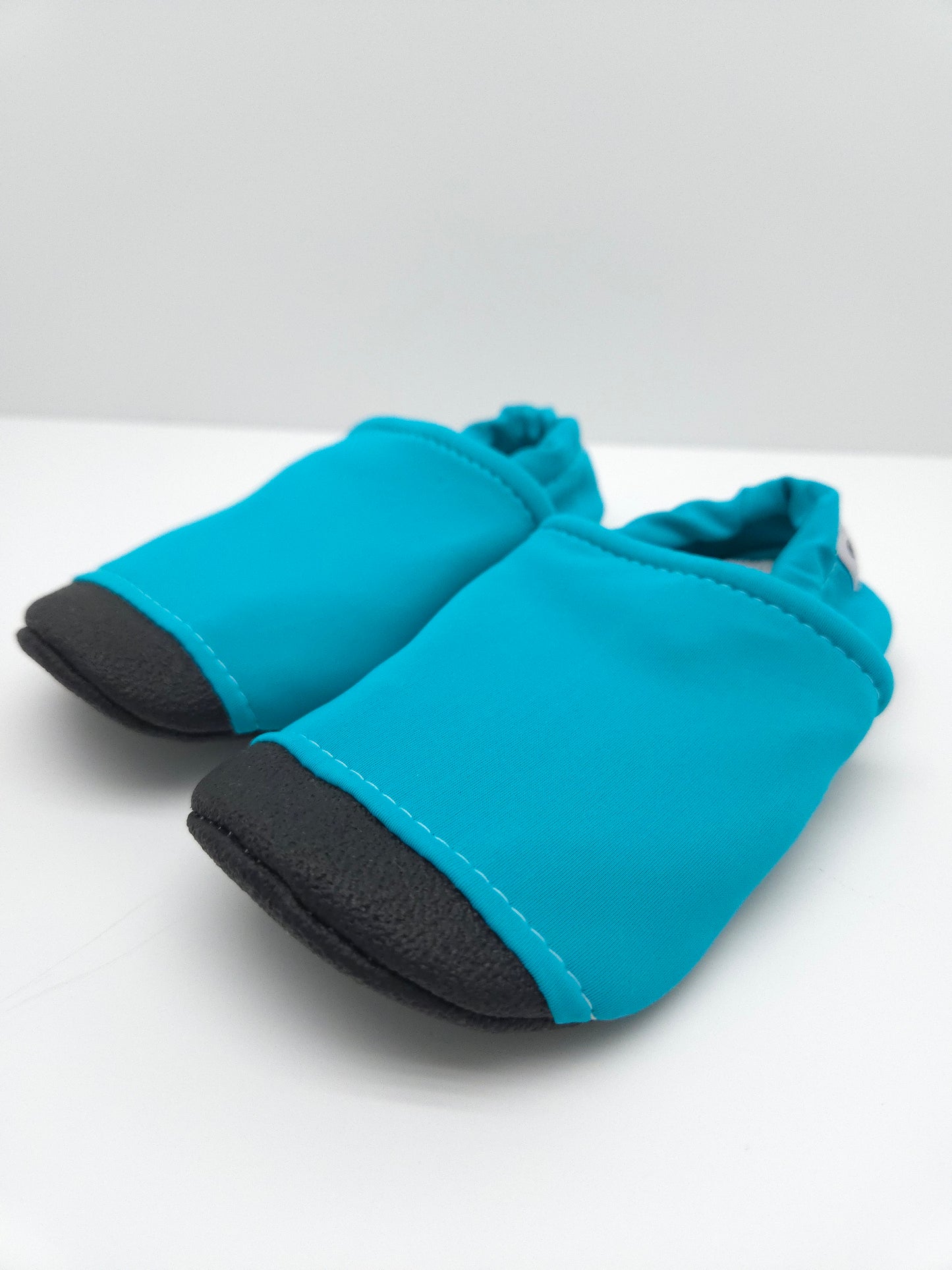 T9 Aqua Solid Swim Shoes w. TG - Ready To Ship